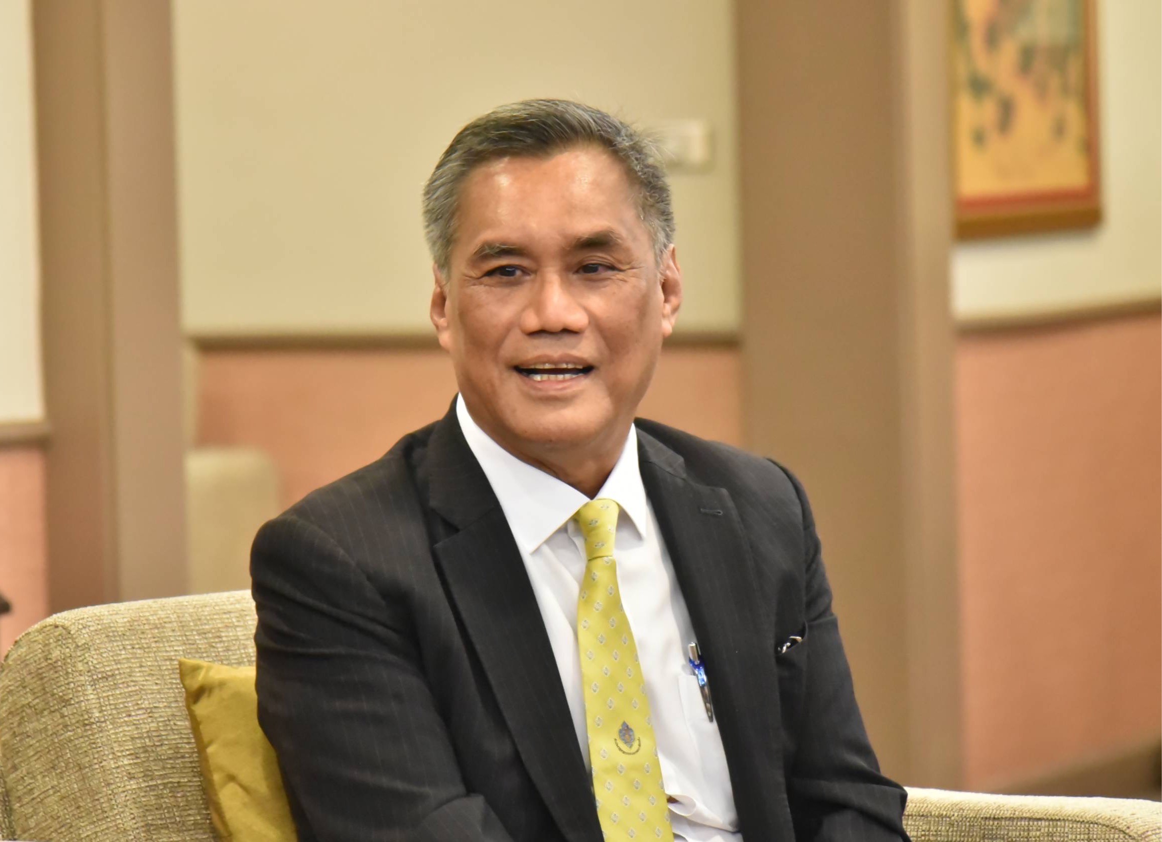 A Courtesy Call by the Canadian Ambassador to the Chairman of the ...